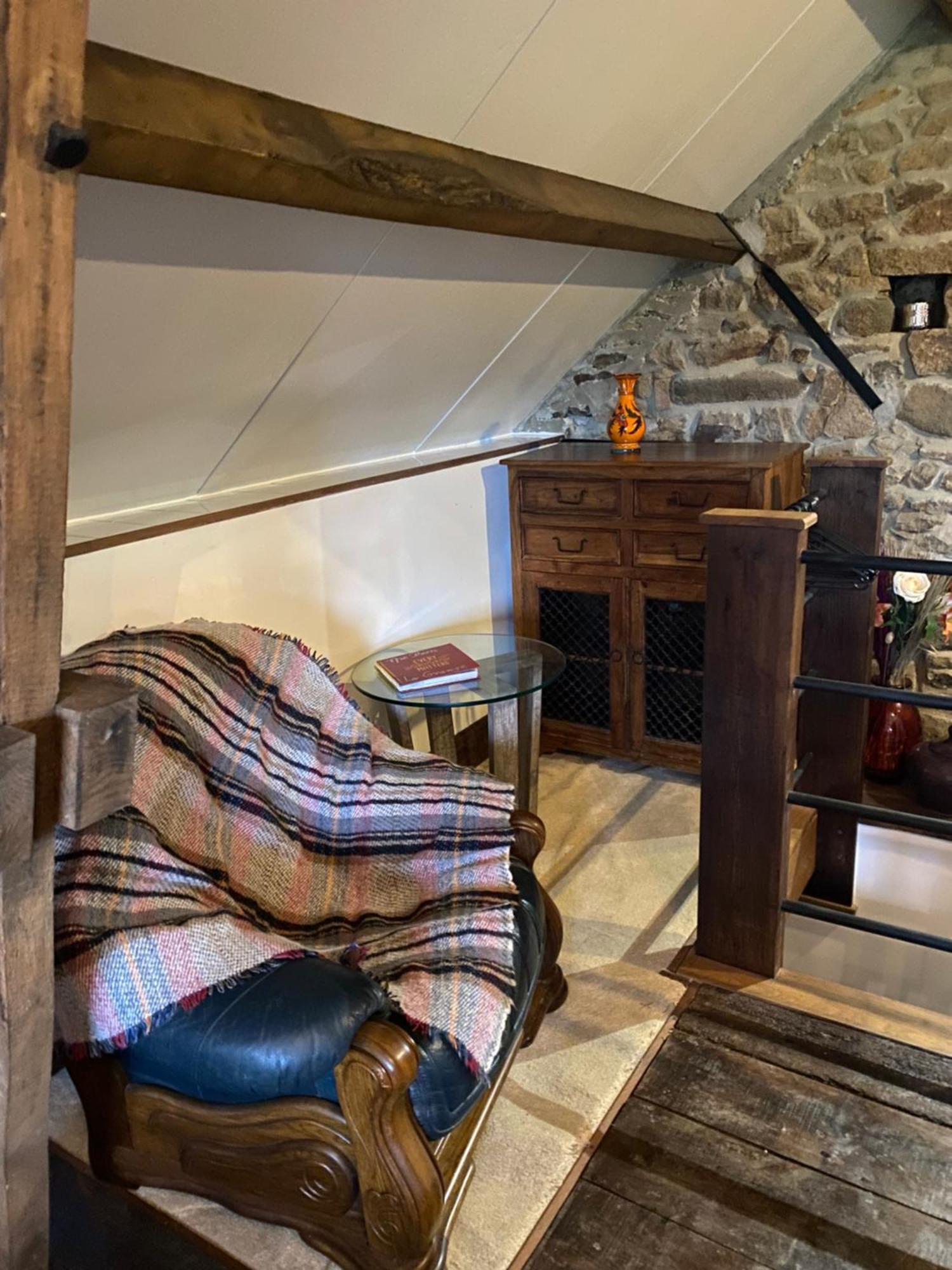 Spacious, Rustic Studio Space For 2 Persons Saint-Cyr-du-Bailleul 외부 사진